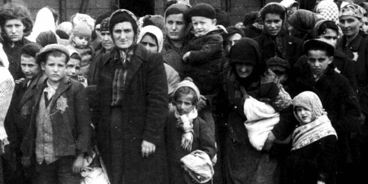 Majadahonda rinde homenaje a las víctimas del nazismo con un acto institucional de recuerdo del Holocausto