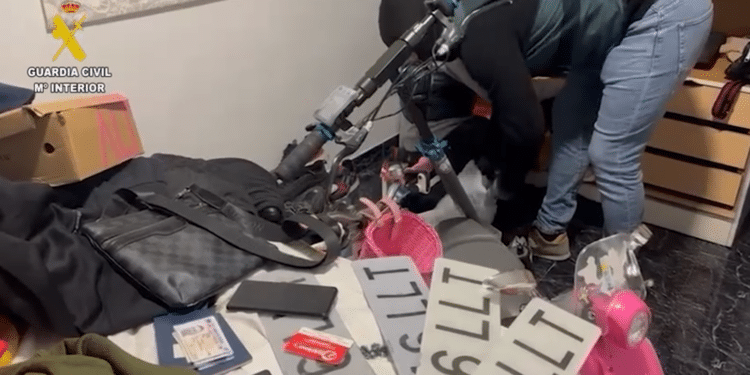 La Guardia Civil desarticula un grupo criminal especializado en el robo de vehículos de alta gama | Vídeo