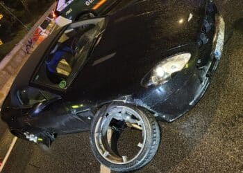 Un Aston Martin robado embiste a un coche de la Guardia Civil tras una persecución en Majadahonda