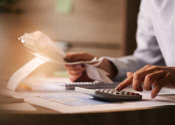 La Guardia Civil detiene a dos personas por estafar más de 72.000 euros a una comunidad de vecinos en Majadahonda