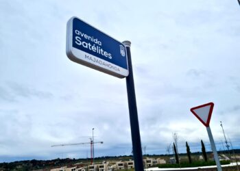 Majadahonda mejora la señalización de las calles y glorietas de Los Satélites