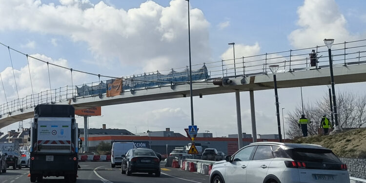 Vecinos de Roza Martín y los Satélites recogen firmas para exigir soluciones a los problemas de movilidad de la zona