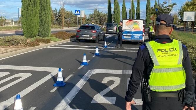 La Policía Local de Majadahonda intensifica la vigilancia para asegurar el correcto uso del cinturón de seguridad y las sillas infantiles