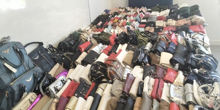 La Policía Local de Majadahonda incauta más de 360 bolsos y monederos de marca falsificados