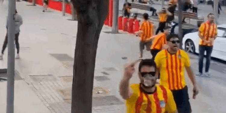 Radicales del Sant Andreu apedrean el autobús del Rayo Majadahonda tras el partido: “Podrían haber hecho con nosotros lo que hubiesen querido”