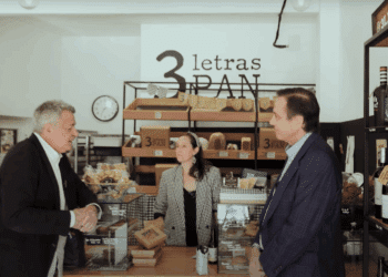 Tres Letras Pan: agua, harina y sal