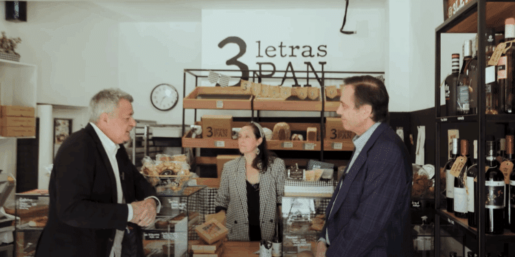 Tres Letras Pan: agua, harina y sal