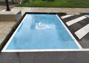 Majadahonda multiplica los sensores de ocupación de las plazas de aparcamiento para personas con movilidad reducida