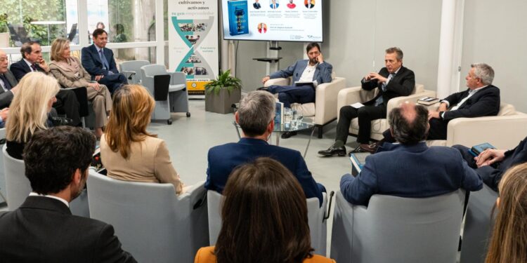 Javier Cremades presenta su último libro ‘Sobre el Imperio de la Ley’ en el Instituto de Emprendimiento Avanzado