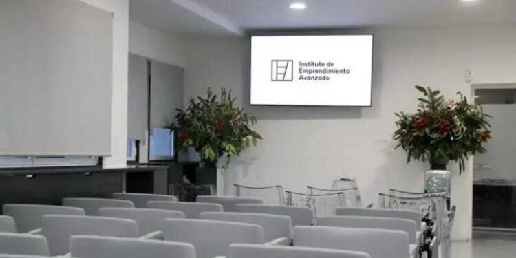 Julián Jordán presenta premarketing en el Instituto de Emprendimiento Avanzado